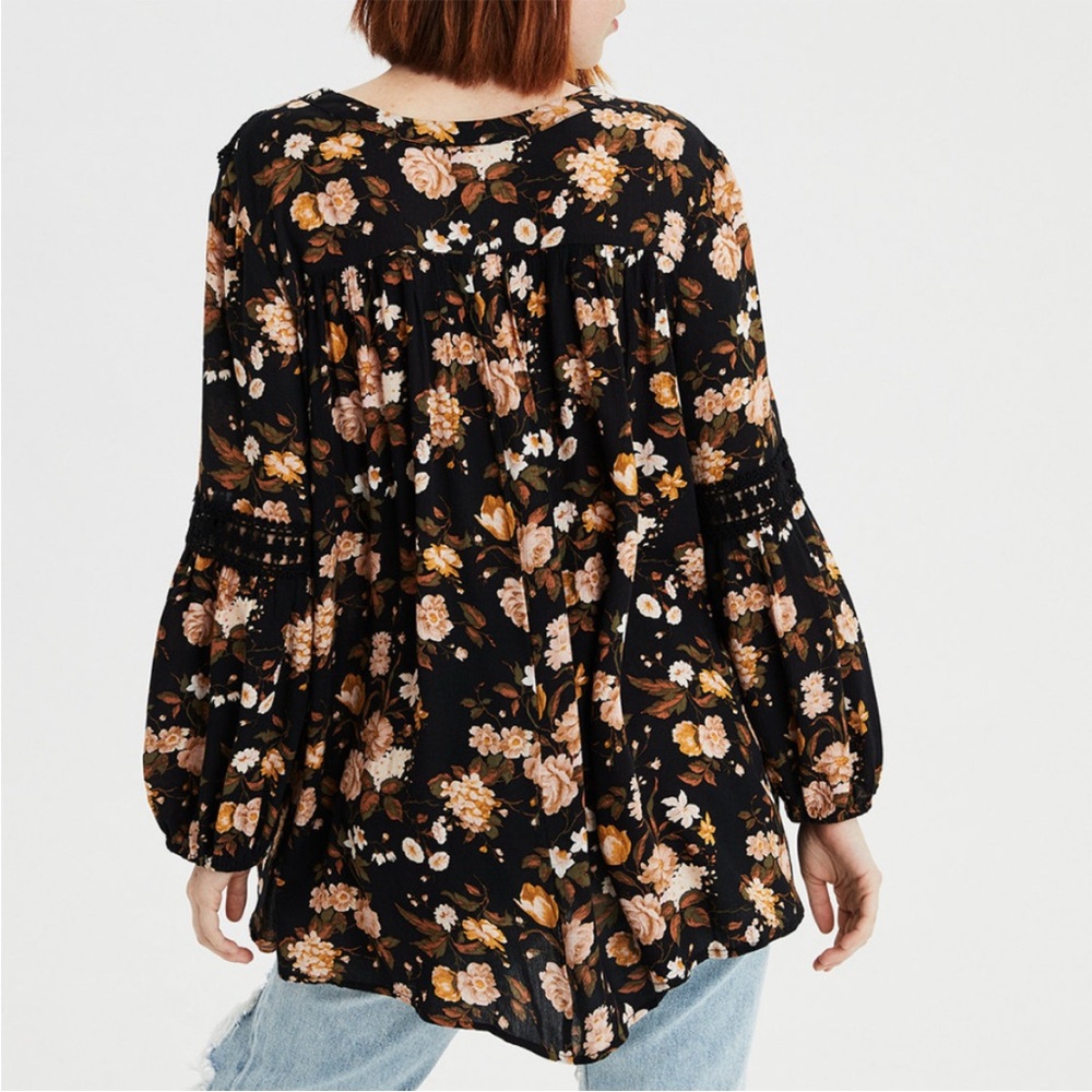 American Eagle Outfitters Lace Black & Floral Oversized V-Neck Blouse - Picture 4 of 7